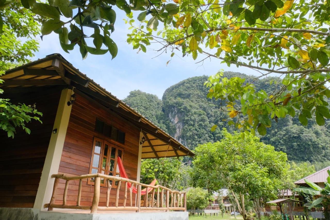 Monkey Mansion - Jungalows & Tours Khao Sok National Park Esterno foto