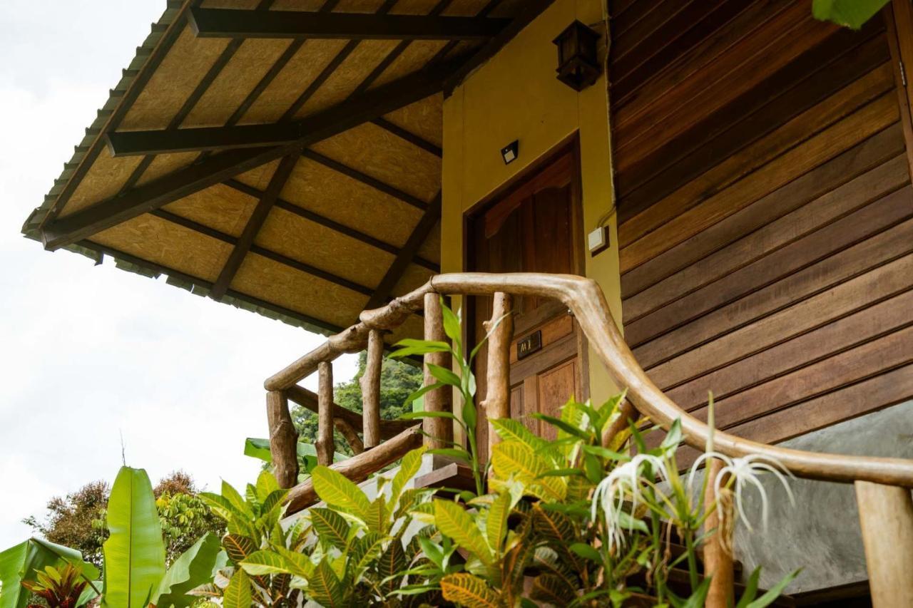 Monkey Mansion - Jungalows & Tours Khao Sok National Park Esterno foto