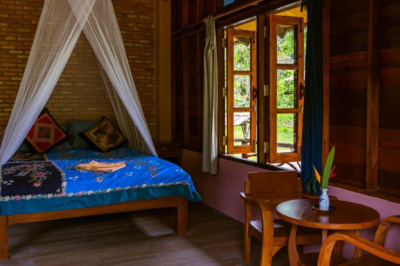 Monkey Mansion - Jungalows & Tours Khao Sok National Park Esterno foto