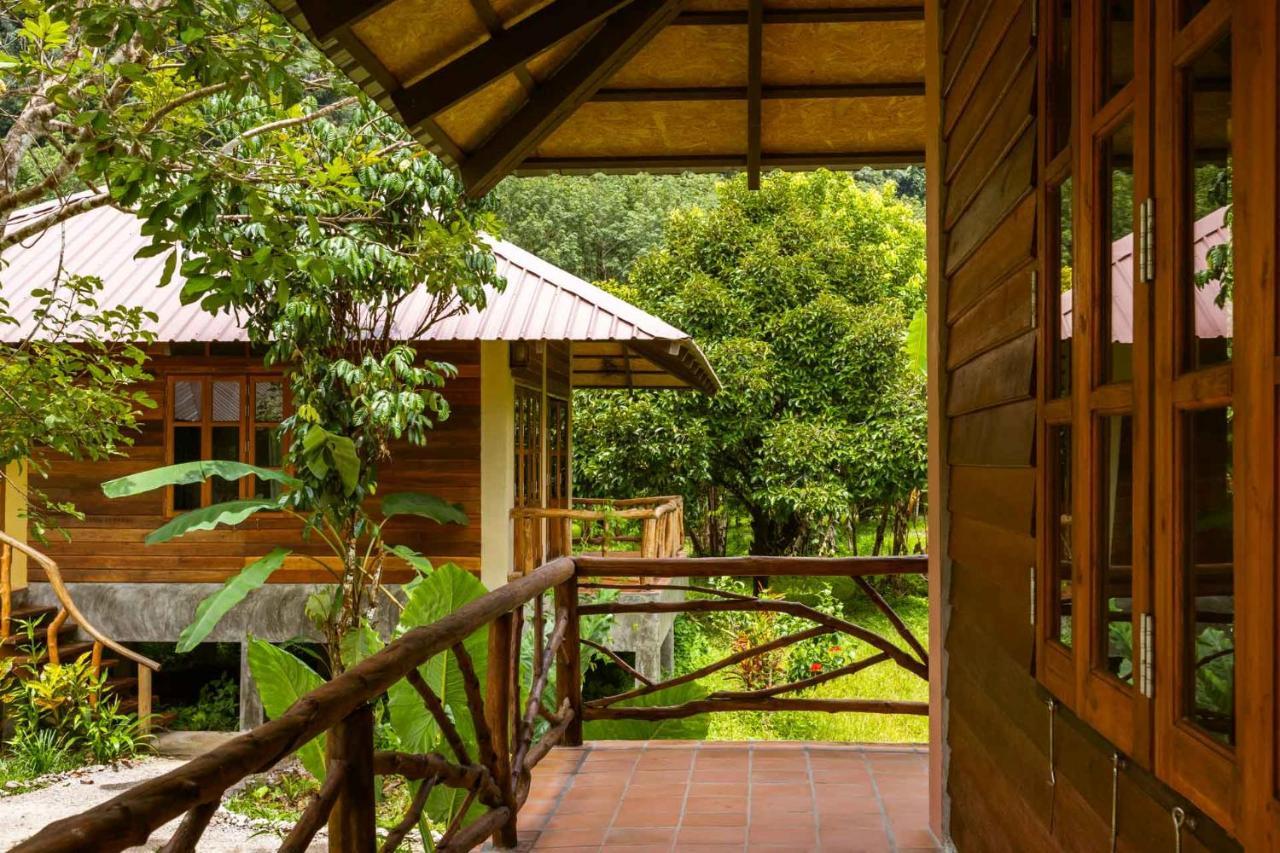Monkey Mansion - Jungalows & Tours Khao Sok National Park Esterno foto