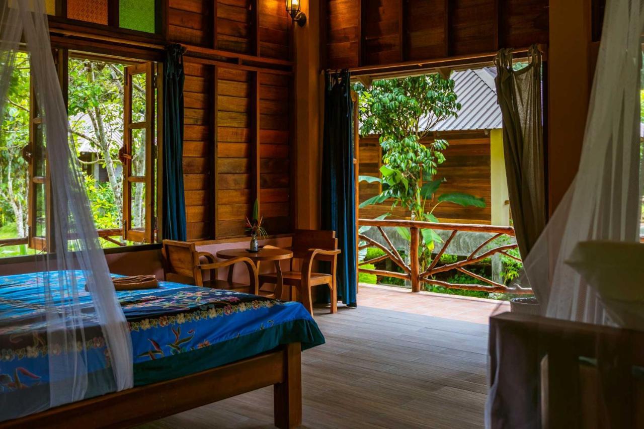 Monkey Mansion - Jungalows & Tours Khao Sok National Park Esterno foto